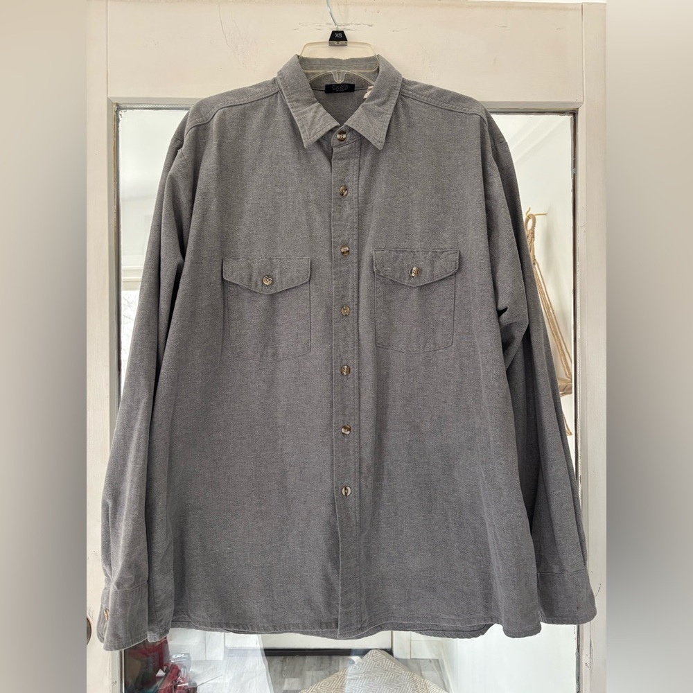 Men's Gray Casual Button-Down Shirt with Chest Pockets‎